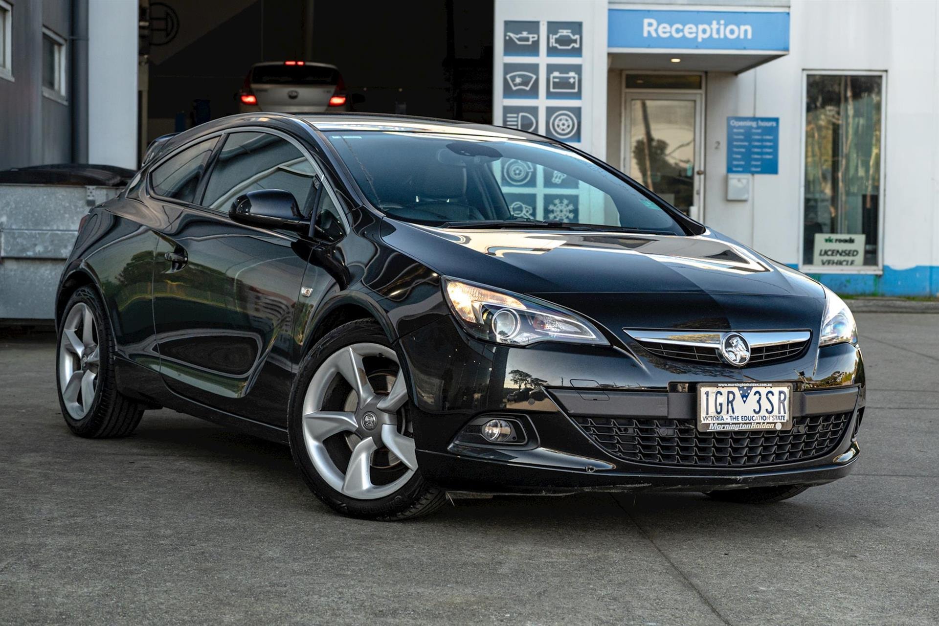 2015 HOLDEN ASTRA — photo 1